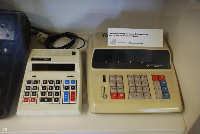 Zwei Tischrechner von Commodore