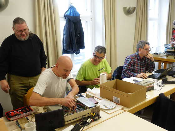 2025-11-013 - HomeCon 86 - Ritti, Guido mit Amiga 1000, Tecmumas