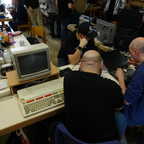2024-03-025 - Homecon - Acorn Archimedes A3000, Guido am Laptop