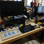 2025-03-049 - HomeCon 83 - C64 C mit blau-weissen Tasten
