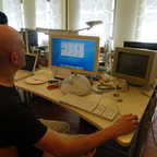 2026-07-014 - HainCon 13 - Guido mit Lampen-iMac