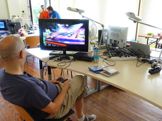 2025-07-019 - HainCon 11 - Florian spielt Rayman Raving Rabbids auf der Playstation 2