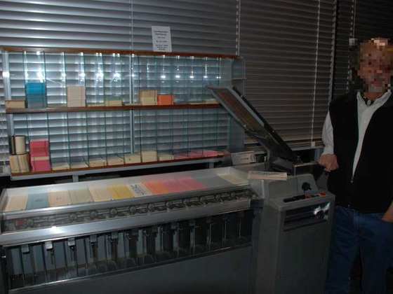 IBM Lochkartensortierer von 1959, konnte 1000 Karten / Minute nach Farbe sortieren