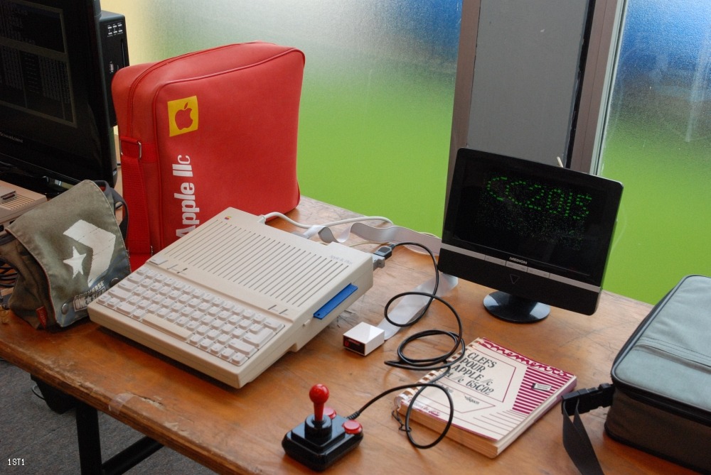 Apple IIc+ mit 3,5" Floppy