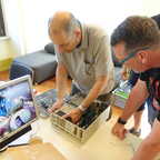 2026-07-012 - HainCon 13 - Florian, Lutz, Max untersuchen Macintosh IIci