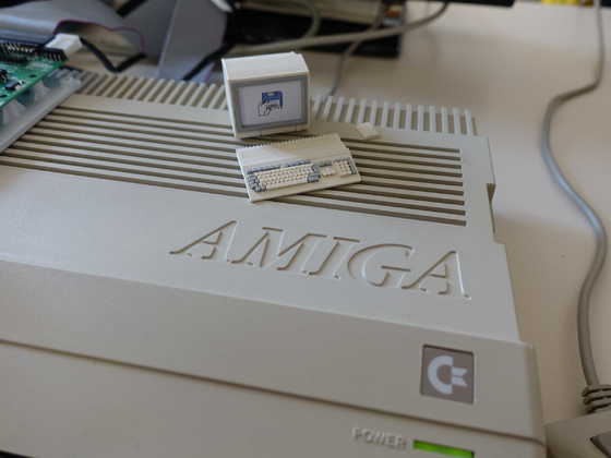 2025-05-014 - HomeCon 84 - Amiga-500-Modell auf Amiga 500