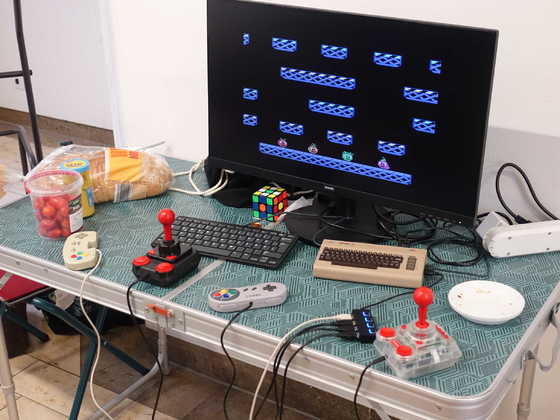 2025-11-043 - HomeCon 86 - TheC64 Mini mit Straight Up