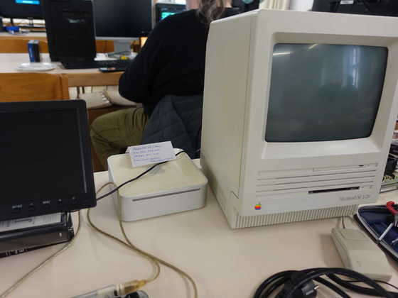 2025-11-026 - HomeCon 86 - Apple Mac Mini G4, Macintosh SE