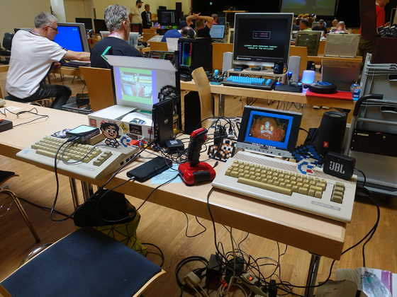 2026-09-069 - HomeCon 90, Retrolution 2026 - daddlerTLs C64-Aufbau