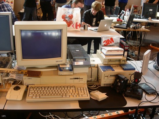 Amiga 1000 mit exterem Speicherausbau und Sidecar
