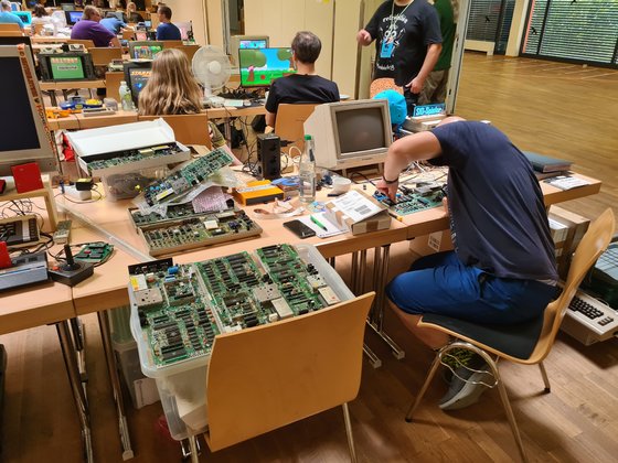 2024-08-031 - HomeCon 80, Retrolution 2024 - Viele C64-Mainboards