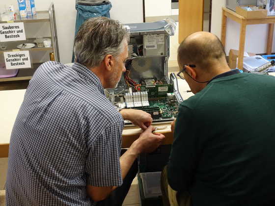 2025-11-041 - HomeCon 86 - Mac wird repariert