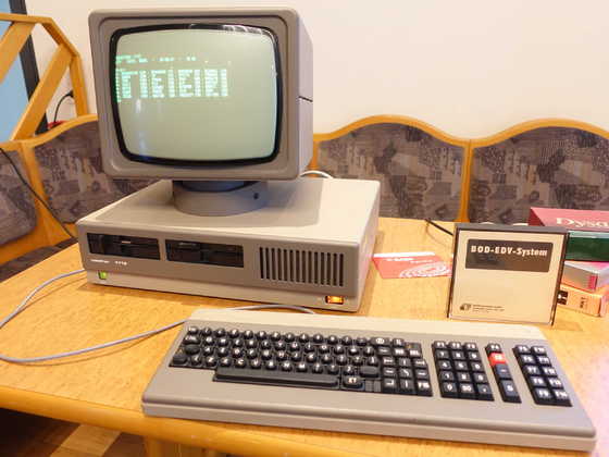 2026-09-089 - HomeCon 90, Retrolution 2026 - robotron 1715
