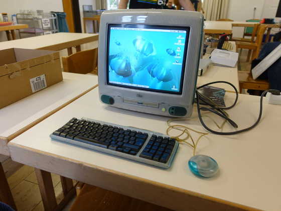 2025-11-004 - HomeCon 86 - Apple iMac G3