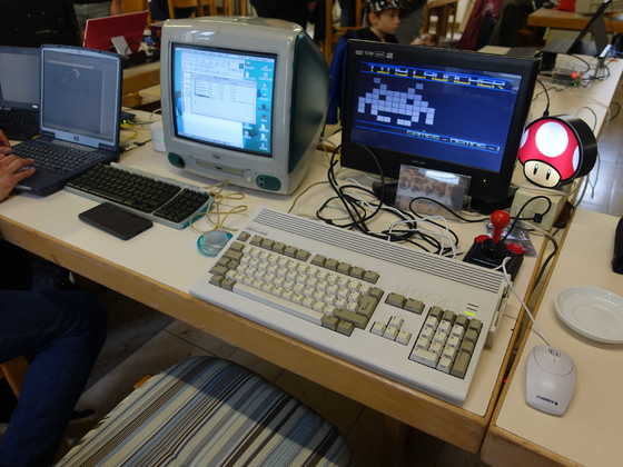 2025-11-034 - HomeCon 86 - Apple iMac G3, Amiga 1200