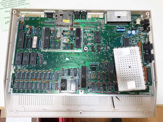 2026-09-052 - HomeCon 90, Retrolution 2026 - C128 zur Reparatur bei Max (Ralf)