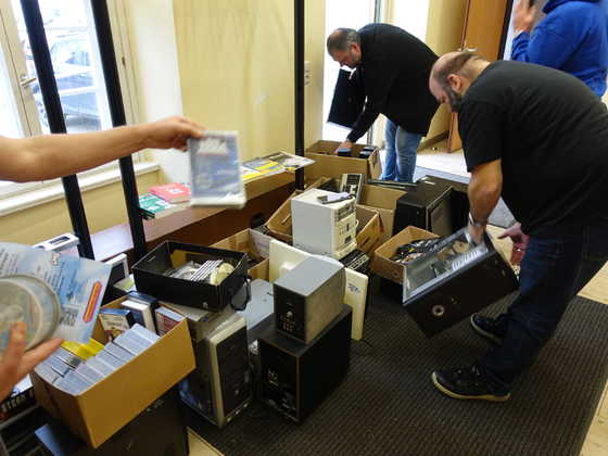 2025-11-047 - HomeCon 86 - Ausgefuellte Verschenkeecke